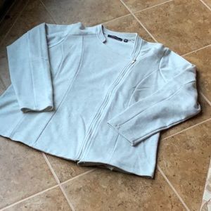 Cuddly light gray jacket